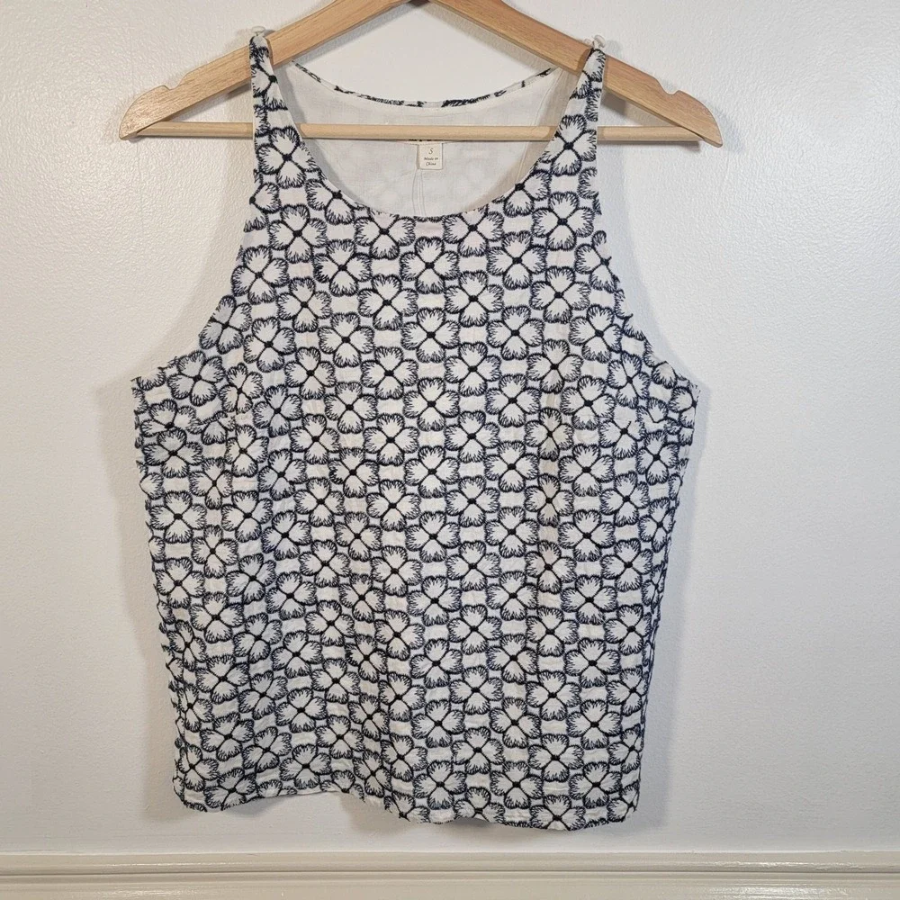 NWT Francesca's Miami Sleeveless Top Blue‎ Embroidered Floral Tank Size Small